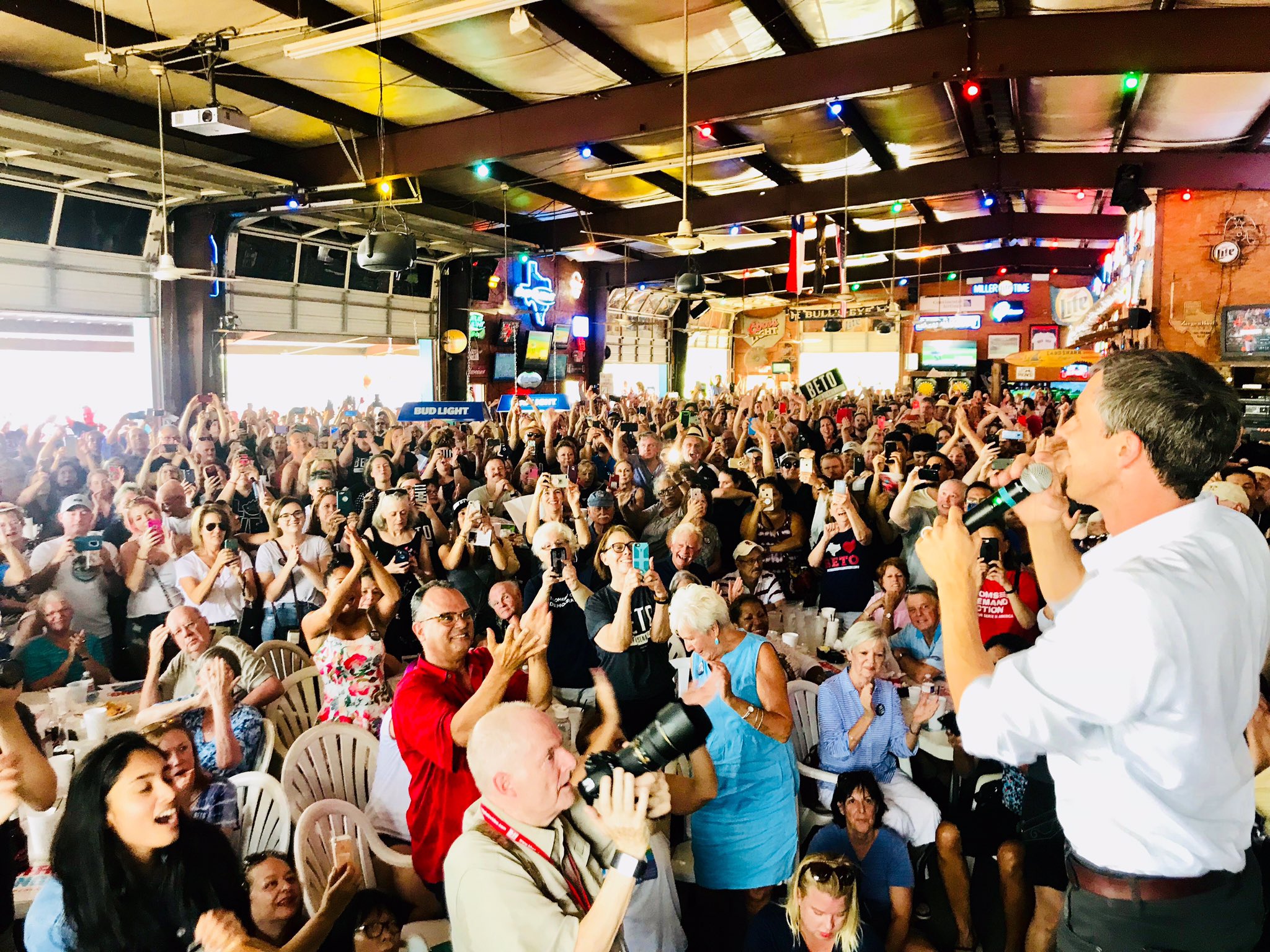 DlUR32RV4AAy2Xy.jpg:large