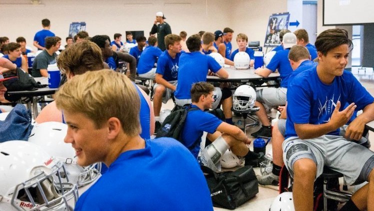 “How do you keep kids wanting to be a part of it?” With participation declining in HS football, can a fresh approach save the sport's future? Coach Rob Pomazak is giving it a shot at at St. Charles North, writes @sryantribune trib.al/GTaFzPr