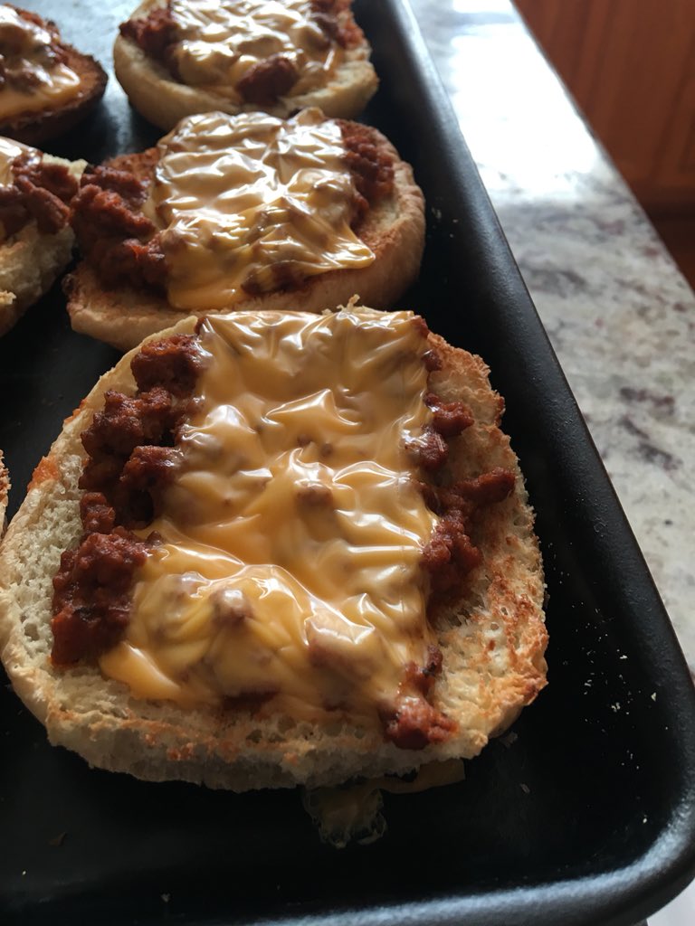 MrsH_Hurricanes's tweet photo. Here’s to feeling nostalgic on the first day of middle school. My mom used to make me pizza burgers like these all the time after school. They were my favorite. Now I make them for me and my kids. Yum! https://t.co/Wg0EHzHvtP
