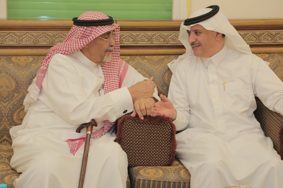 dalbaeea's tweet photo. زيارة محافظ عنيزة الاستاذ عبدالرحمن السليم لديوانية البازعي بالربيعية ثالث ايام عيد الاضحى لهذا العام ١٤٣٩هـ وكان في استقباله الشيخ صالح البازعي وأبناء الشيخ سليمان البازعي رحمه الله وعدد من اعيان الربيعية #ديوانية_البازعي
https://t.co/VaUI2dpK6e https://t.co/aaa1CC6IvB