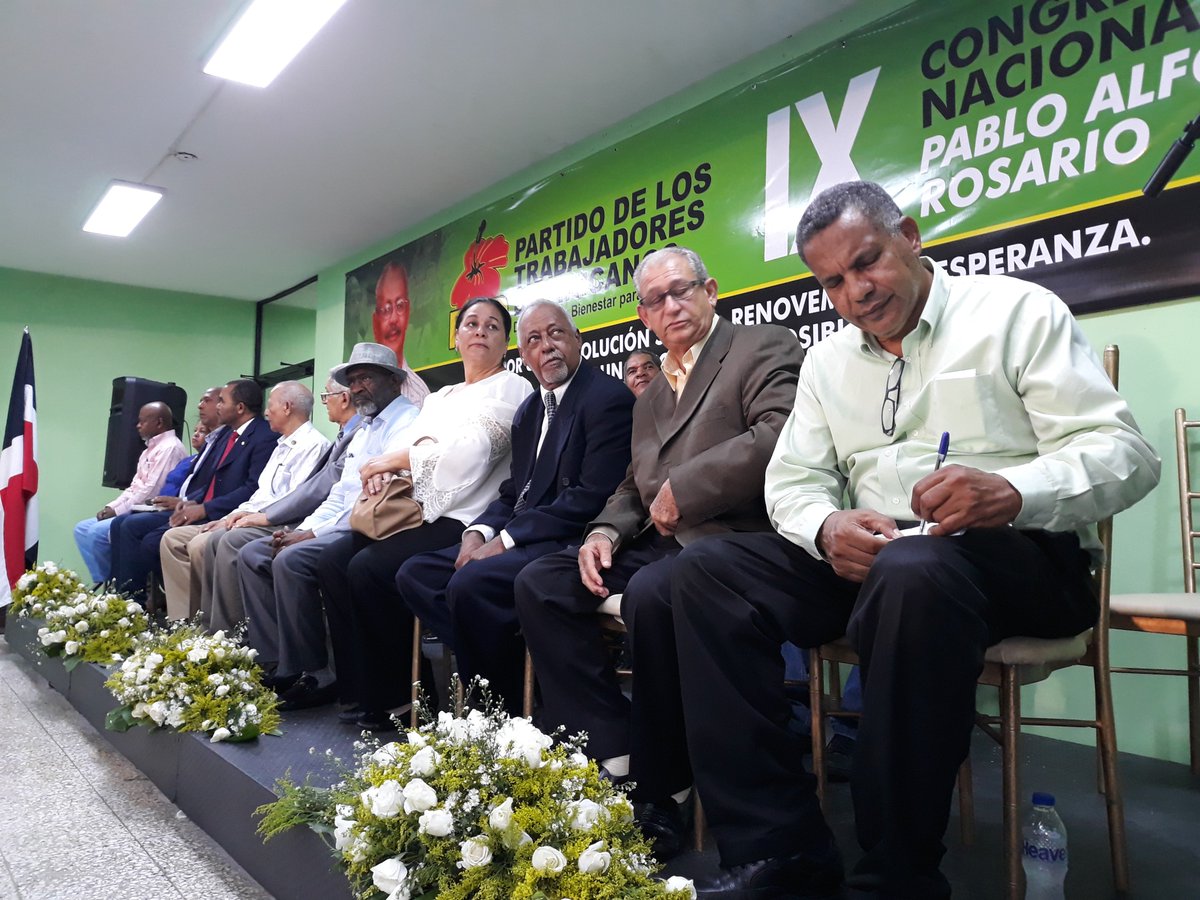 ptdoficialrd's tweet photo. Miembros de la #ComisionPolitica del #PTD encabezan el acto de apertura del IXCongreso dedicado al fenicido dirigente #PabloAlfonsoRosario @machodelacruz @LiborioCimaron @lluberesjulio @PedroPtd @Reye6S @EstebanDiazJ @AnnySan21 @tomaspichardo @LucianoPTD https://t.co/fO1zJ18K4f