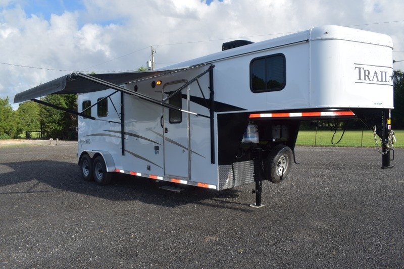DixieHorseMule's tweet image. Just Arrived! 2019 @Bison #2Horse #Gooseneck with 7' #LivingQuarters - $26,514 dhmco.com/trailer.asp?id…