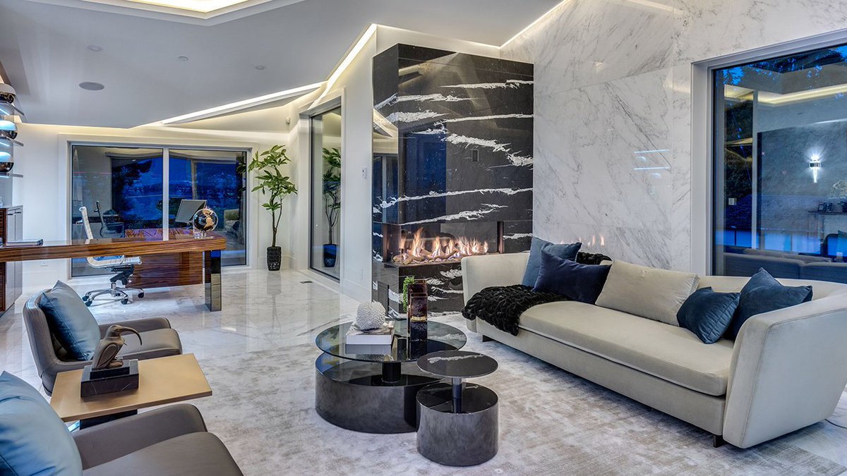 MansionGlobal's tweet photo. An Airy Designer Home in Vancouver https://t.co/AuBPgWrQ2B https://t.co/oF41NteEq6