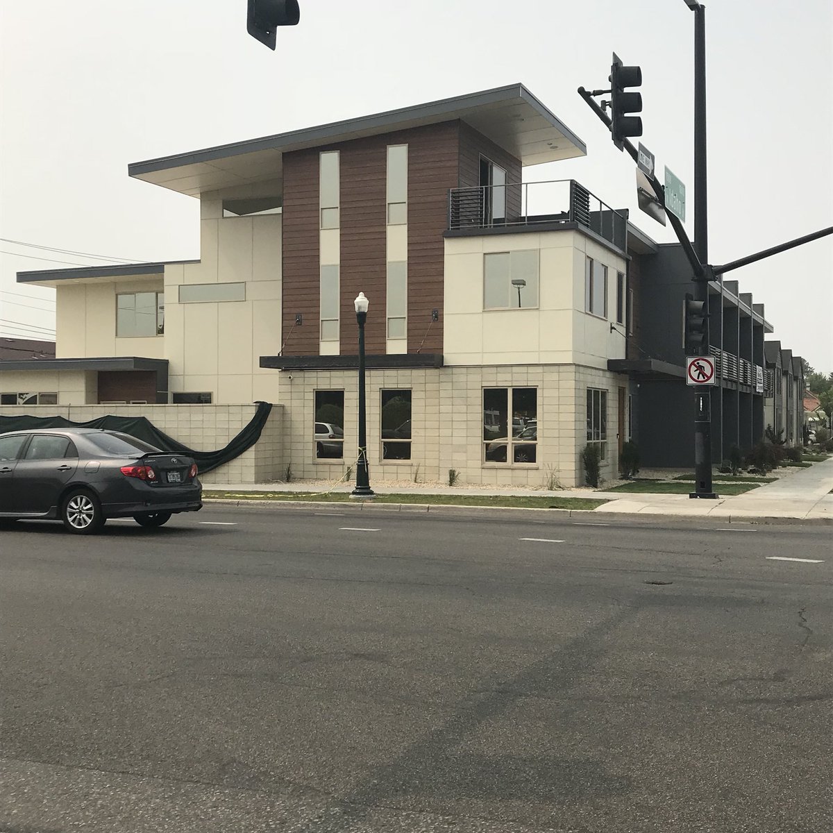 StructuralEdge's tweet photo. We love being a part of projects in our home city. Phase 2 of Idaho Street Townhomes nearly completes. #boiseengineering #thisisboise https://t.co/AMpKKKWilg