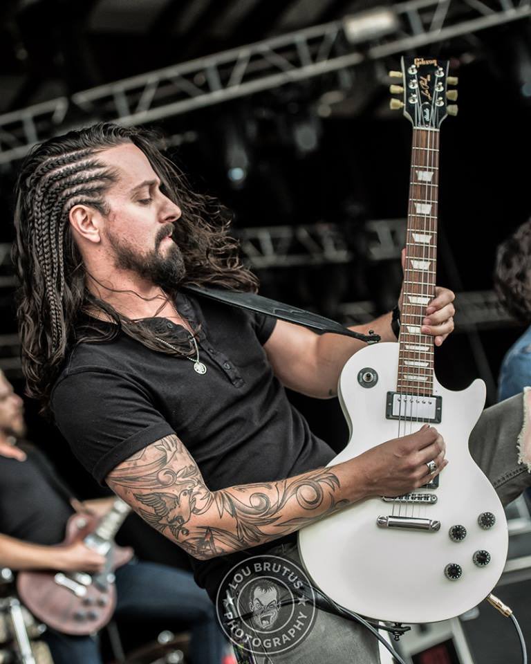 ROCK107WIRX's tweet image. RT hardDriveRadio "It’s a guitar kind of birthday today...Happy Birthday to #DeanDeleo of STPBand and #DaveMcGarry of redsunrising Live loud gents!  📷 LouBrutus #STP #redsunrising https://t.co/jnWGGlTrAy"