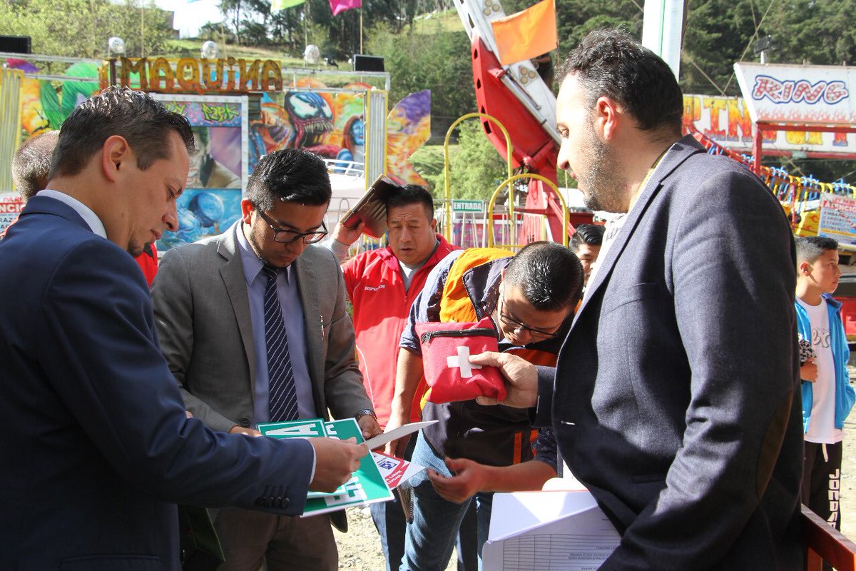 GoberLoja's tweet photo. #LojaEstaDeFeria | Intendencia General de Policía, @RiesgosEc y @cbomberosloja realizan inspección a los juegos mecánicos que prestarán sus servicios en la @LaFeriaDeLoja https://t.co/dvBTJVd1lS