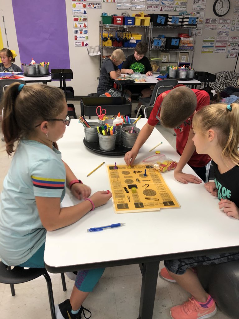 roachell4's tweet photo. Having fun following science safety rules.@bearbranchelem https://t.co/QqJWUAGT8A
