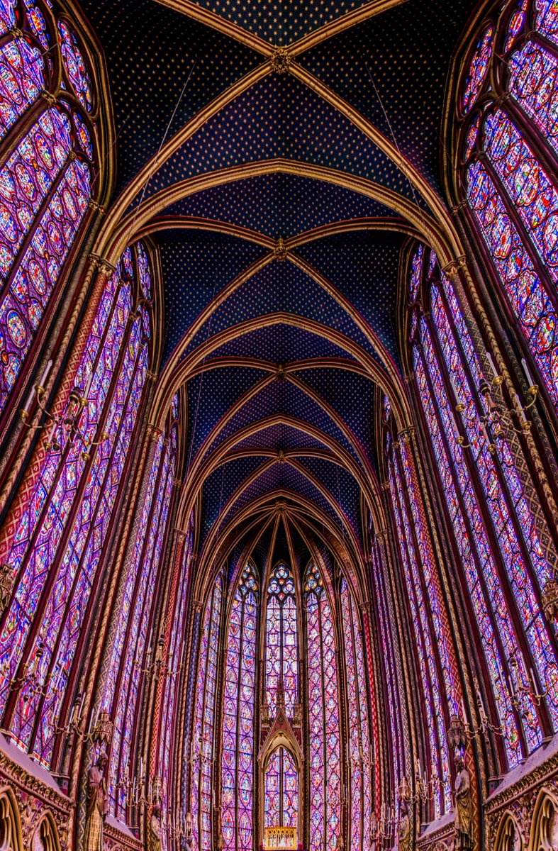 The incredible Sainte-Chapelle located in Paris, France! 🇫🇷
