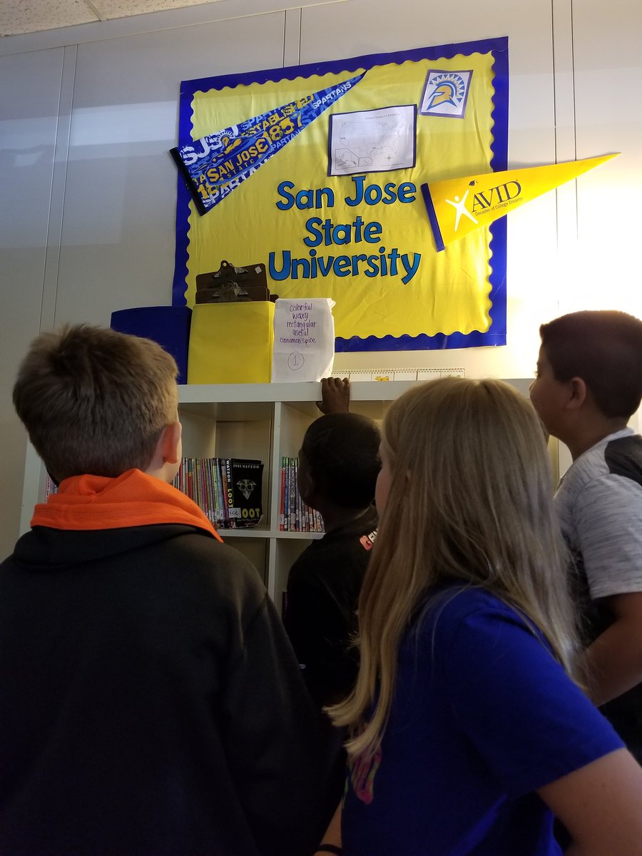 KrystalPrice200's tweet photo. 4th graders collaborating to review adjectives using mystery bag activity. @HumbleISD_OE https://t.co/HDmgFSbGAr