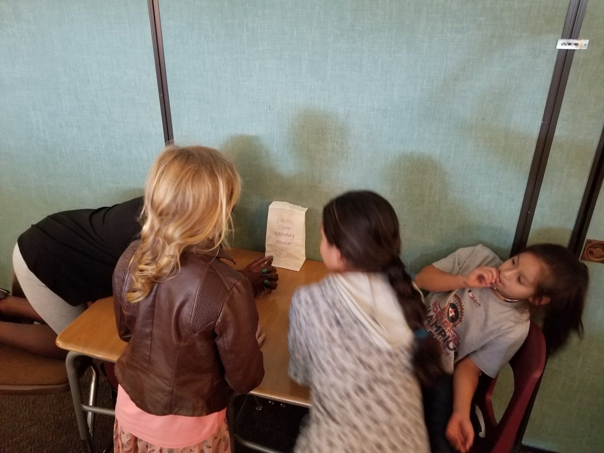 KrystalPrice200's tweet photo. 4th graders collaborating to review adjectives using mystery bag activity. @HumbleISD_OE https://t.co/HDmgFSbGAr