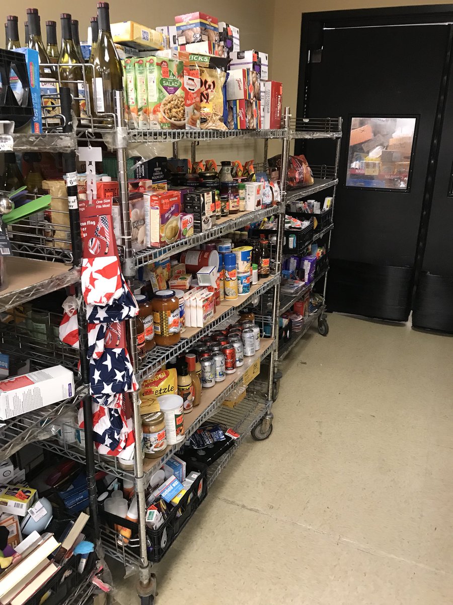 gersturze's tweet photo. Sale racks at @Safeway. Hidden by the storage room. Why not make them visible? #DynamicPrices #NoFoodWaste #SinDesperdicio https://t.co/PM4AQIZc0J