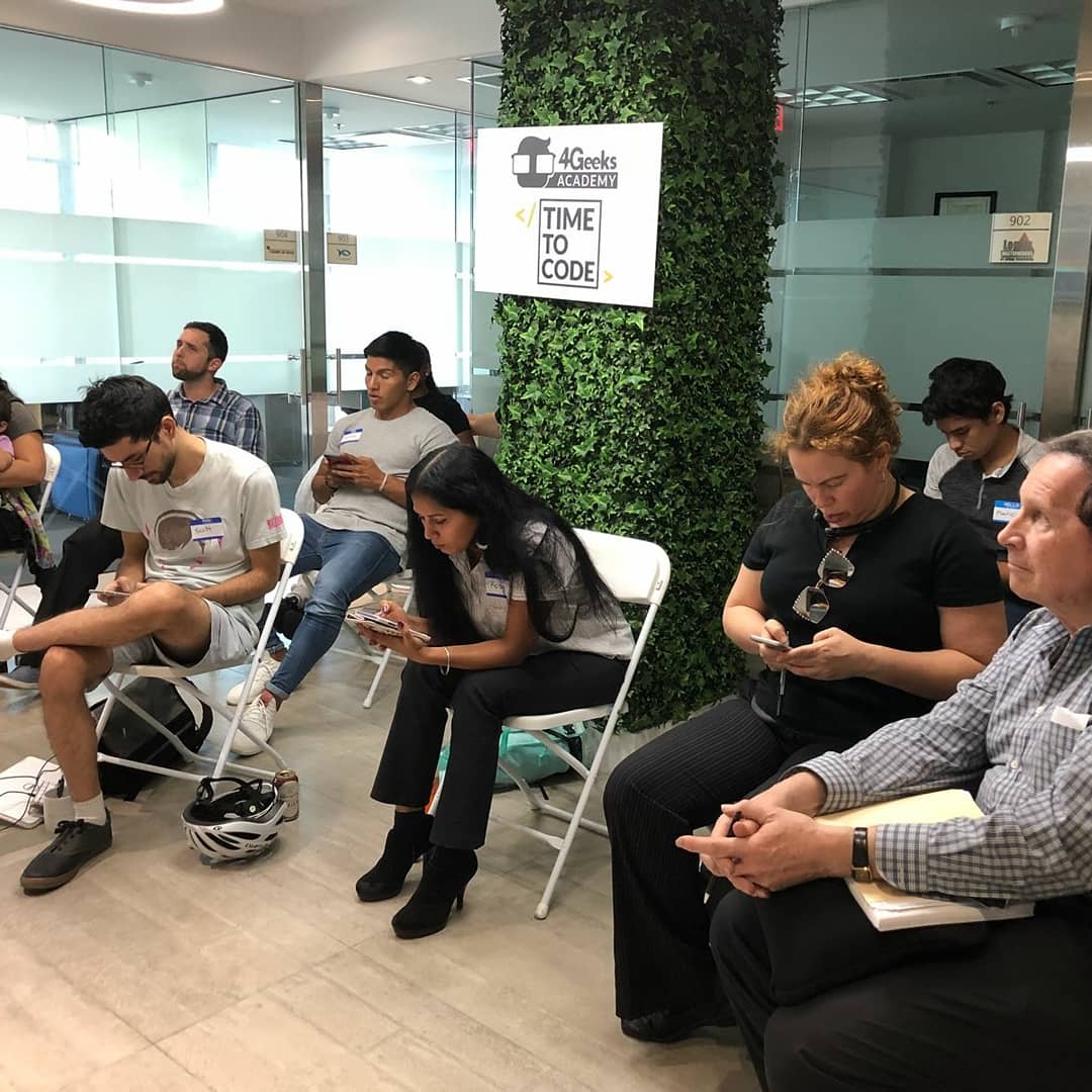 4GeeksAcademy's tweet photo. Tonight's the #4GeeksNight 🌃🤓 playing #KillingTheBugs and learning more about our program. It's #TimeToCode!
.
.
#JavaScript #Reactjs #Python #CSS #HTML #Course #BootCamp #Coding #Miami #Technology #CodingEducation #PartTime #LearnToCode #Developers #WebDeveloper #Programmer https://t.co/rw4sfHnFxJ