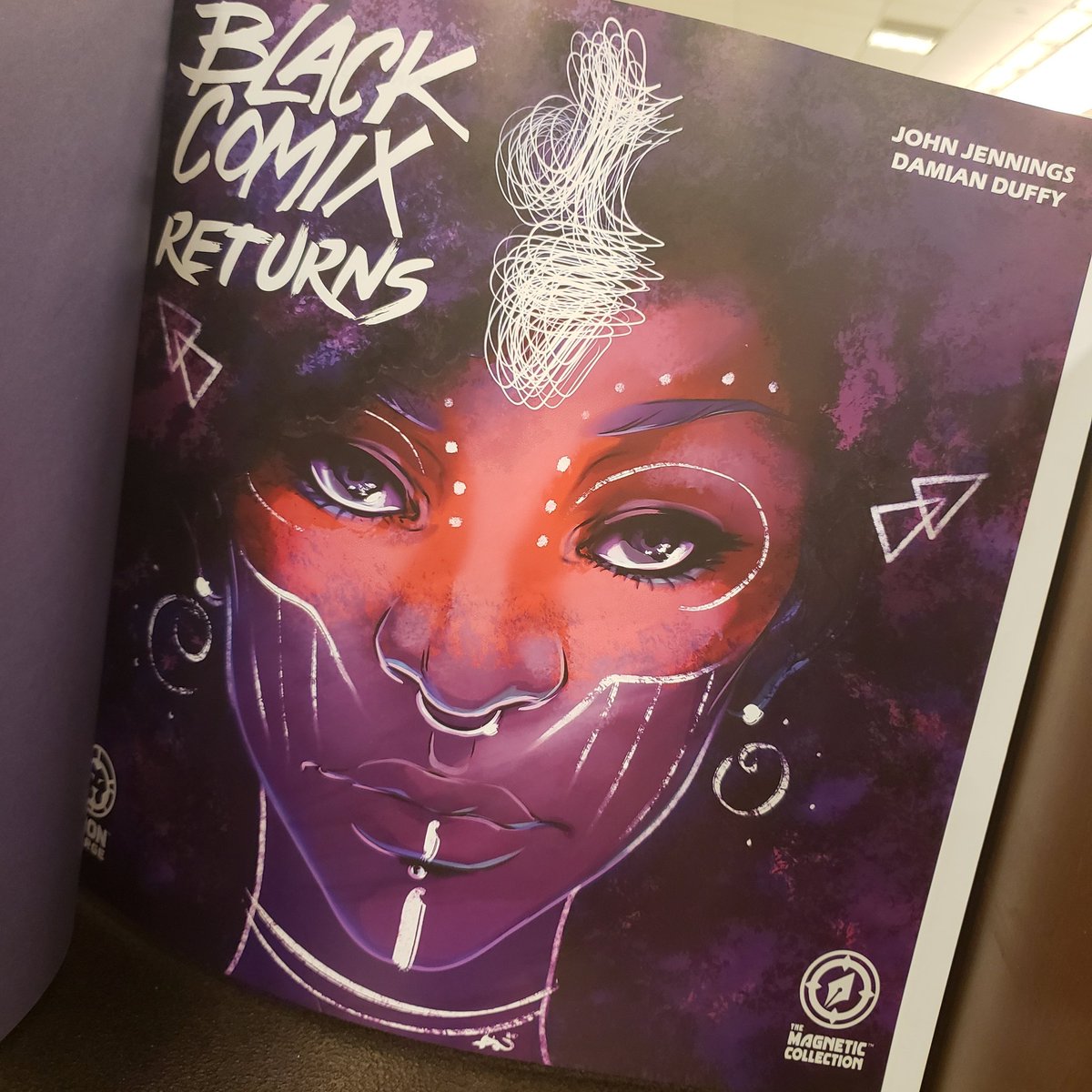 jmdesantis's tweet photo. Second time I'm in a #barnesandnoble and find a book by these two fine gentlemen. #BlackComixReturns @DamianD2Duffy @JIJennings https://t.co/xpifWtEN4V