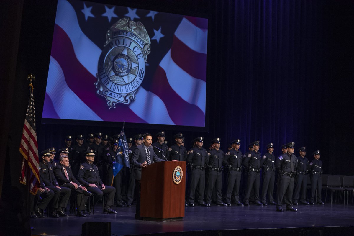 LongBeachMayor's tweet image. A big congrats to the @LBPD Recruit Academy #Class92! We wish you continued success as you begin to protect and serve our Long Beach community 👮🏽‍♂️👮🏽‍♀️