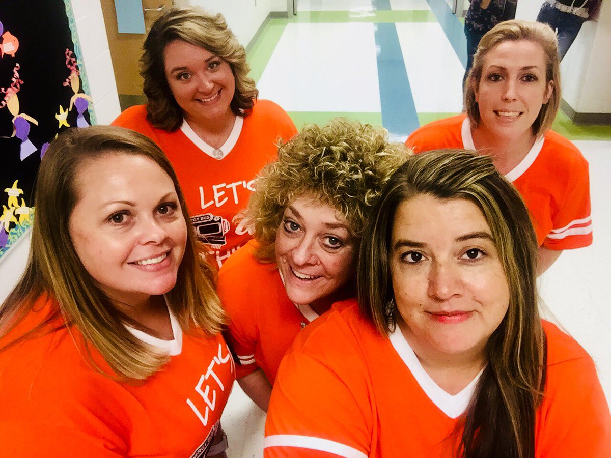 Steph_teaches's tweet photo. 5th grade at MVE is ready for the 2018-19 school year! ⁦@MVEMustang⁩ https://t.co/hrEMRbE4MT