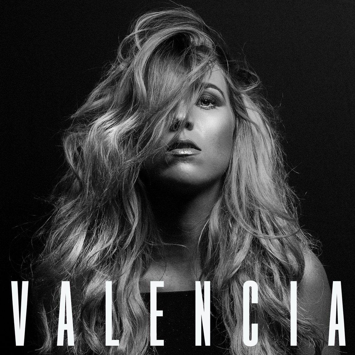 VALENCIA releases debut self-titled EP today! We love it and think you will too!

Check it out: smarturl.it/valencia

#newmusic #shoutmusicpublishing #valencia