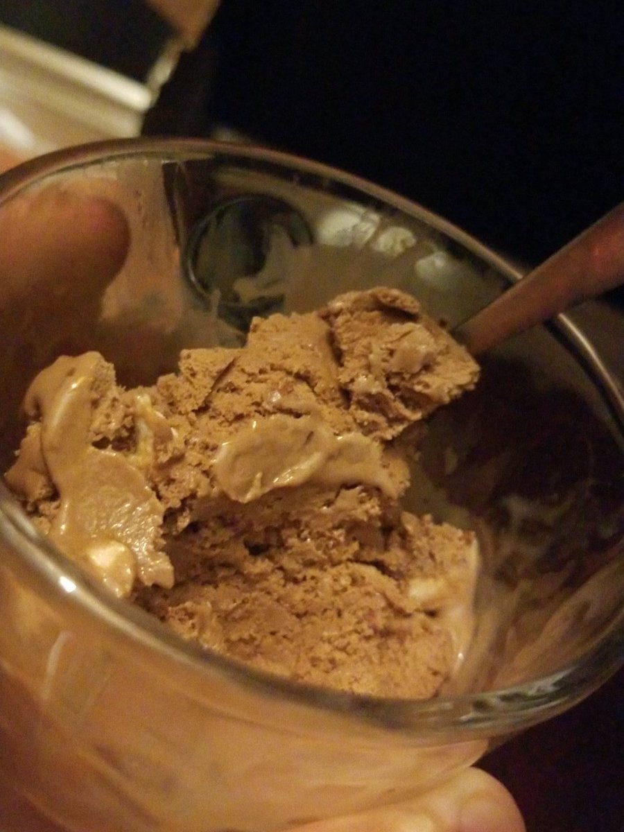 GeezAngel's tweet photo. I get a cup of icecream not a bowl 💯 https://t.co/6ITaXqxaB5