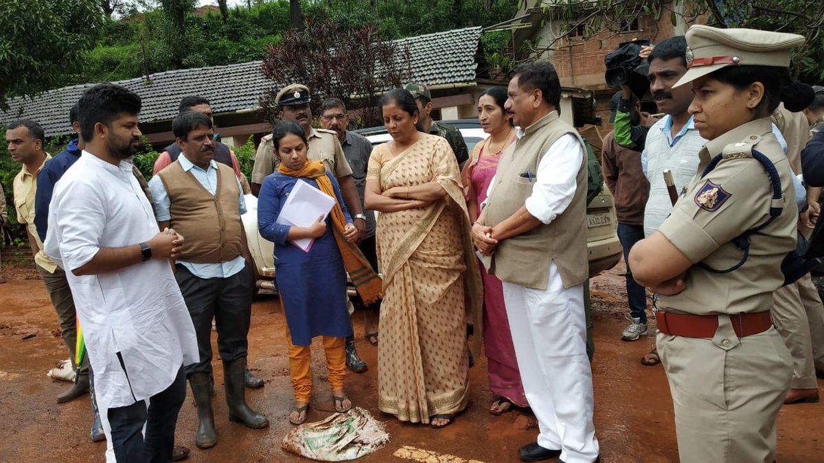 BJP4Karnataka's tweet photo. Defence Minister Smt. @nsitharaman visited Kodagu &amp; inspected the relief operations being carrying out by army. The central govt is committed towards rebuilding Kodagu &amp; stand with the people of the district. https://t.co/igOYVMAdsV