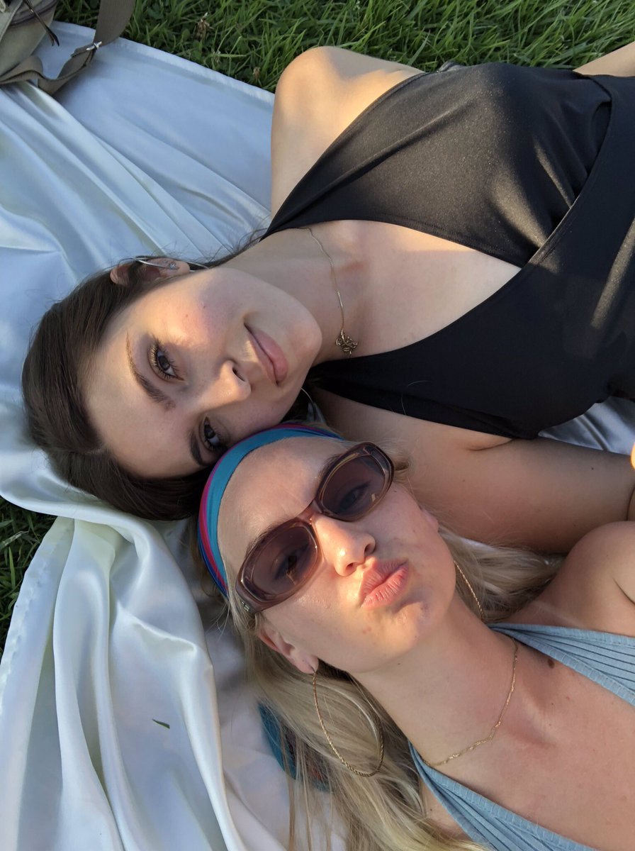 kaaasters's tweet photo. Everybody look at this golden goddess that I get to have as my bff/roommate 💫 https://t.co/2LKhBn4dIf