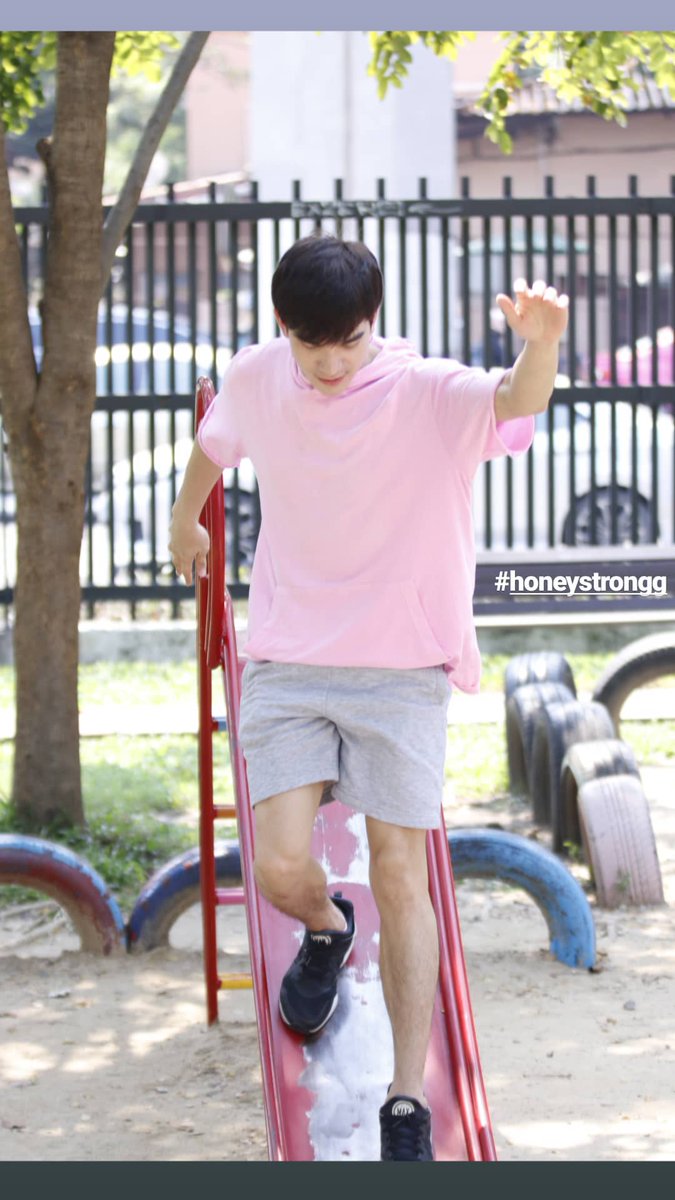 HubbyKrist0062's tweet photo. When the handsome Man turning into a cute baby boy 😍😍😍

Credit to 👉honeystrongg 🙏
#WhatTheDuckTheSeries #oatpop #oat #strongttg #pop #oreops #oreopop #wtdtheseries #Couple #Boyslove #StrongOreo #StrongForOreo #honeystrongg #jinloe #jinloeofficial https://t.co/gBCrSdNhsZ