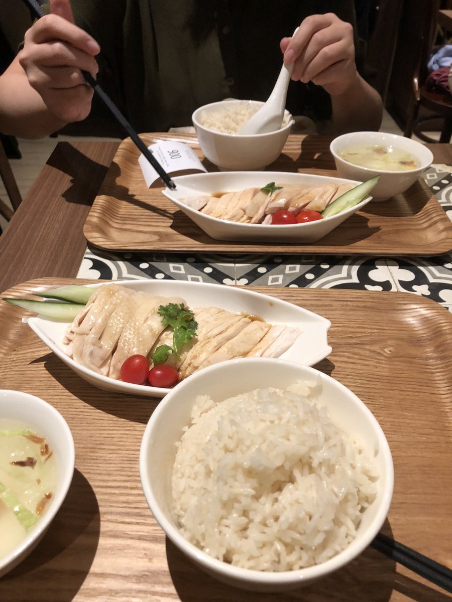 Chicken rice with  @lovexlight: life in PR and software marketing respectively, different types of managers, the complexities of internal politics in larger organisations, different attitudes towards the passage of time & aging, climbing the corporate ladder vs being a free agent