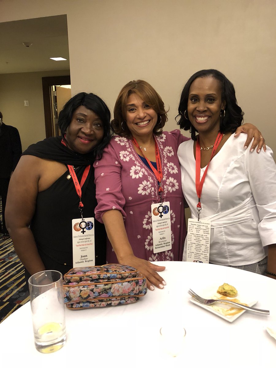 arelismreynoso's tweet photo. Happy hour #MPBP moms https://t.co/pzTIDjZXey