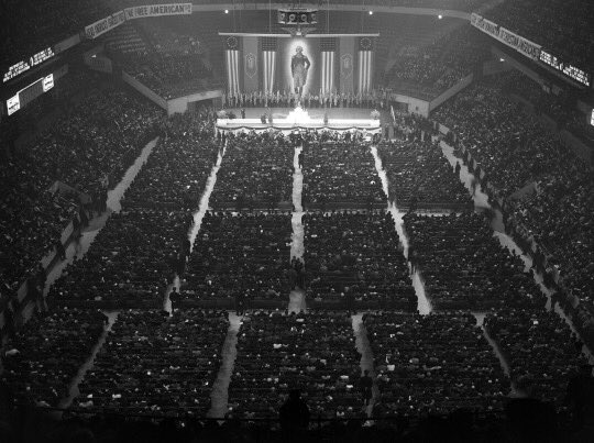 submergingmkt's tweet photo. #ItCanHappenHere Madison Square Garden pro-Nazi rally, 2/20/1939: #AmericaFirsters https://t.co/KFO2Gkb1qD