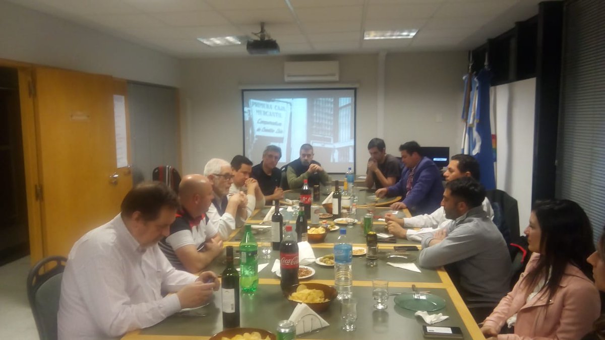 ric_sastre's tweet photo. Compartiendo un grato momento con autoridades del @FBCredicoop e interiorizandonos de las distintas posibilidades para comercios e industrias locales
 #Madryn #Chubut https://t.co/JTJ8ttpUrY