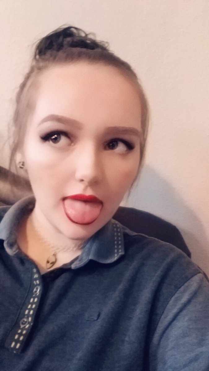 Spooky_Sierra_'s tweet photo. "I can't go back to working at McDonald's, Becky. I can't afford anymore of your Sephora addiction!
Also, I love you!" @makeoutofficial
#MakeUpWithMakeOut https://t.co/AsF4WAj2NT