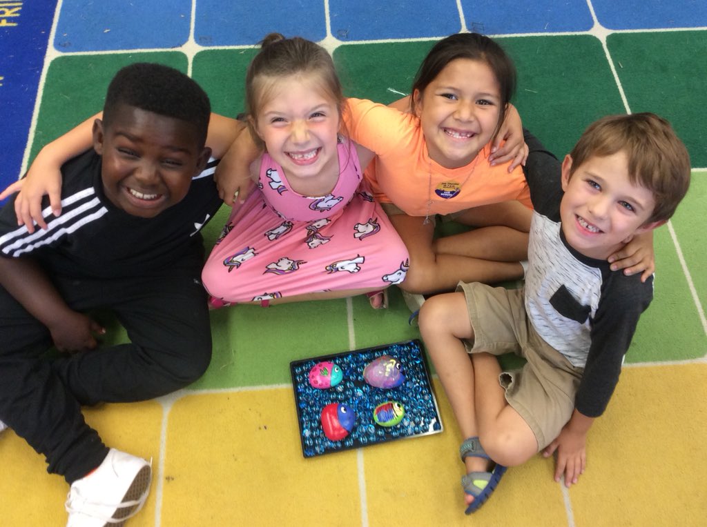 WitterRanchElem's tweet photo. First grade Hawks are taking the message from the wonderful book #OnlyOneYou by Linda Kranz to heart! https://t.co/7a7rPL9Q5g #fishrocks #firstgrade @WitterRanchElem @NatomasUSD #appreciateart #beonthelookoutfornewfriends #findyourownway #standout https://t.co/16q0YG1GYB