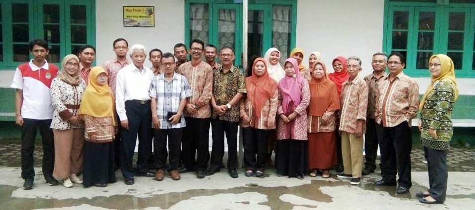 TWK_WIN's tweet photo. WINCENTRE...Ibu Titiek Wintri Komaliah, S.Pd , Bersama Keluarga Besar Taman Karya Madya Teknik ( TAMSIS ) Cabang Cirebon. Mendidik dan Membentuk karakter Bangsa... https://t.co/AmLHuHmHO7