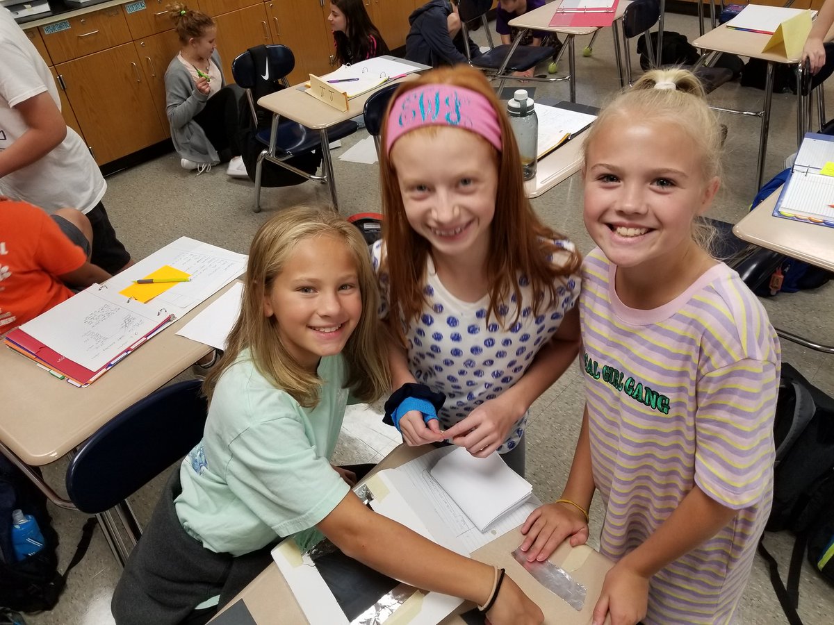 MrsLauraAdamsEM's tweet photo. Day 2 of students building solar ovens based on their own plans π€. Thank you @yourpieclemson for the boxes!! #RCEinnovates #RCEcreates #SEP https://t.co/ydcIrdbs1n