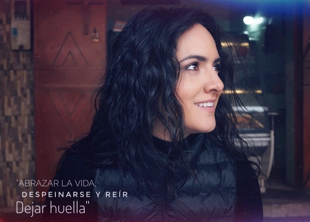 analorenastan's tweet photo. "Abrazar la vida, despeinarse y reír. Dejar huella... "
Ana Lorena ✨
#gitanerias https://t.co/7eQOHRJjsF