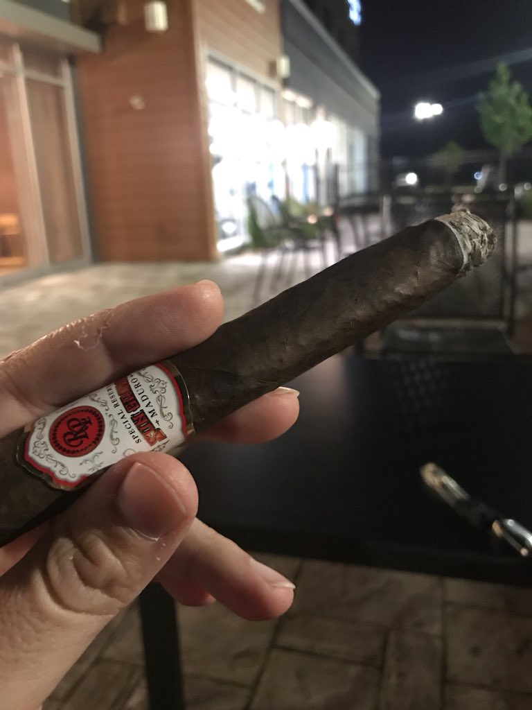 lrabuck's tweet image. Closing out the night with a Rocky Patel Sun Grown Maduro #cigarlife #brothersoftheleaf