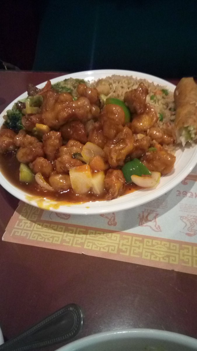 CulAdventSac's tweet photo. So tonight we went to Pearl House.  Sadly it's not a diamond.  The food is mediocre and basic. https://t.co/1Vic6DBO4H