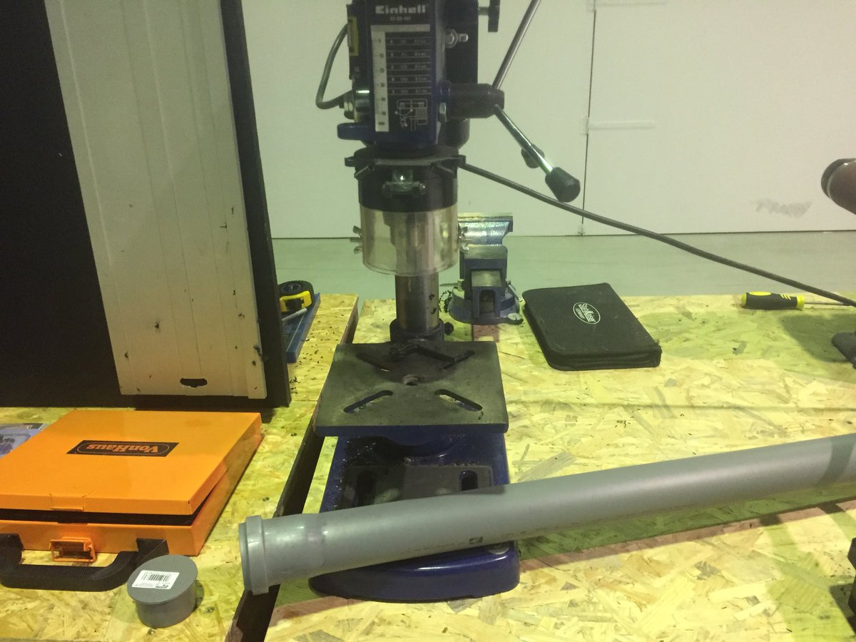 ategus's tweet image. 1:18 Uhr ein Loch bohren. In ein PE Rohr. Für eine Antenne. Für eine Groundstation. @SatNOGS #motionlab