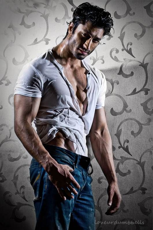 VidyutFanClub's tweet photo. #goodmorning
No one is you and
that's your power 😎
#VidyutJammwal #Junglee #Commmando3 #BeJunglee #Inspiration #Motivation #Kalaripayattu
@VidyutJammwal https://t.co/fEi1A3eB4T