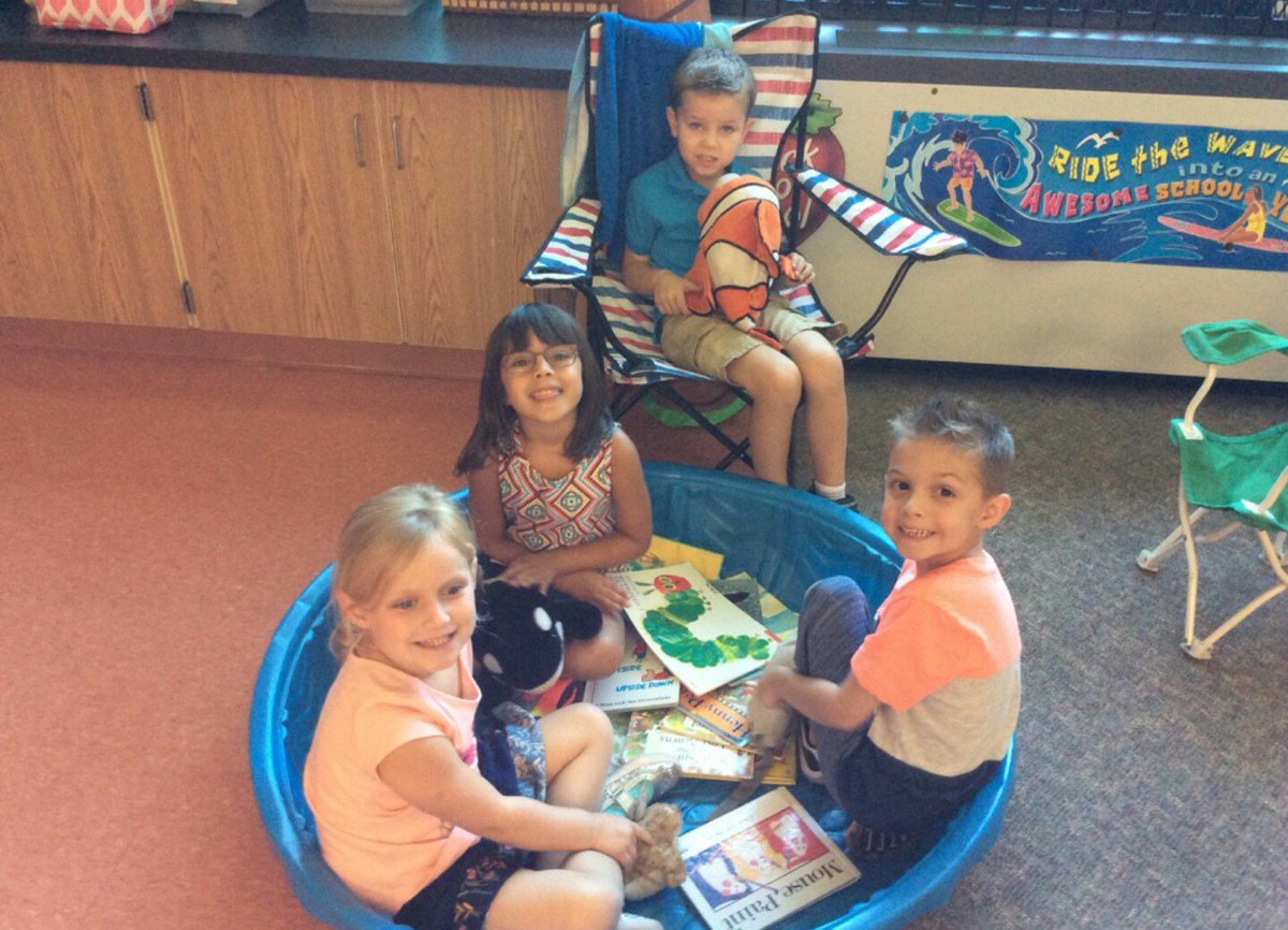 d47Shannon's tweet photo. First Day of Kindergarten!! π
#D47FirstDay2018
@CrystalLakeSD47
@IndianPrairie47 https://t.co/65R6KKT7eZ