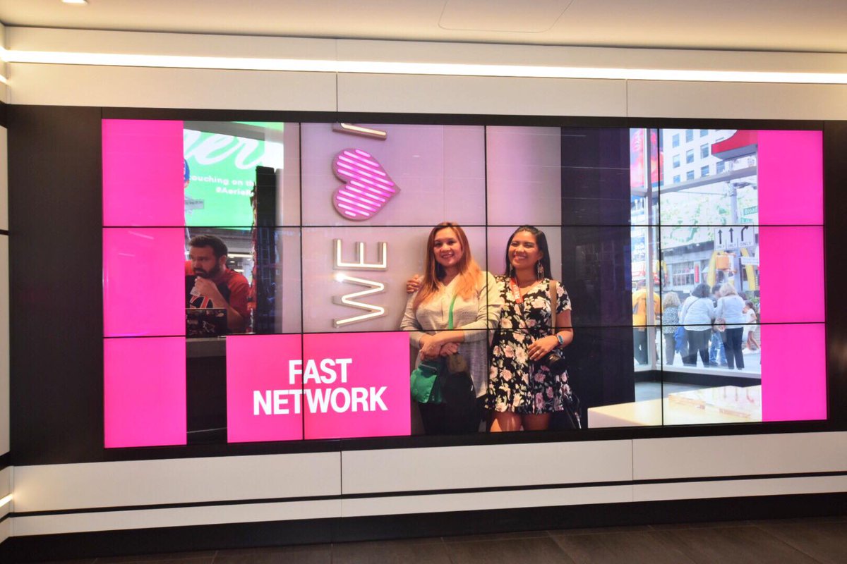 2MonkeysTravel's tweet photo. Mom’s Ultimate Bucket List in New York is to see her face in Times Square and we just did it! #NYC #NewYork #BackNYC #USA #VisitTheUS @VisitTheUSA @TheNewYorkPass You can get New York Pass here ---> https://t.co/dtUjp0lncR https://t.co/xFUjMtmWHL