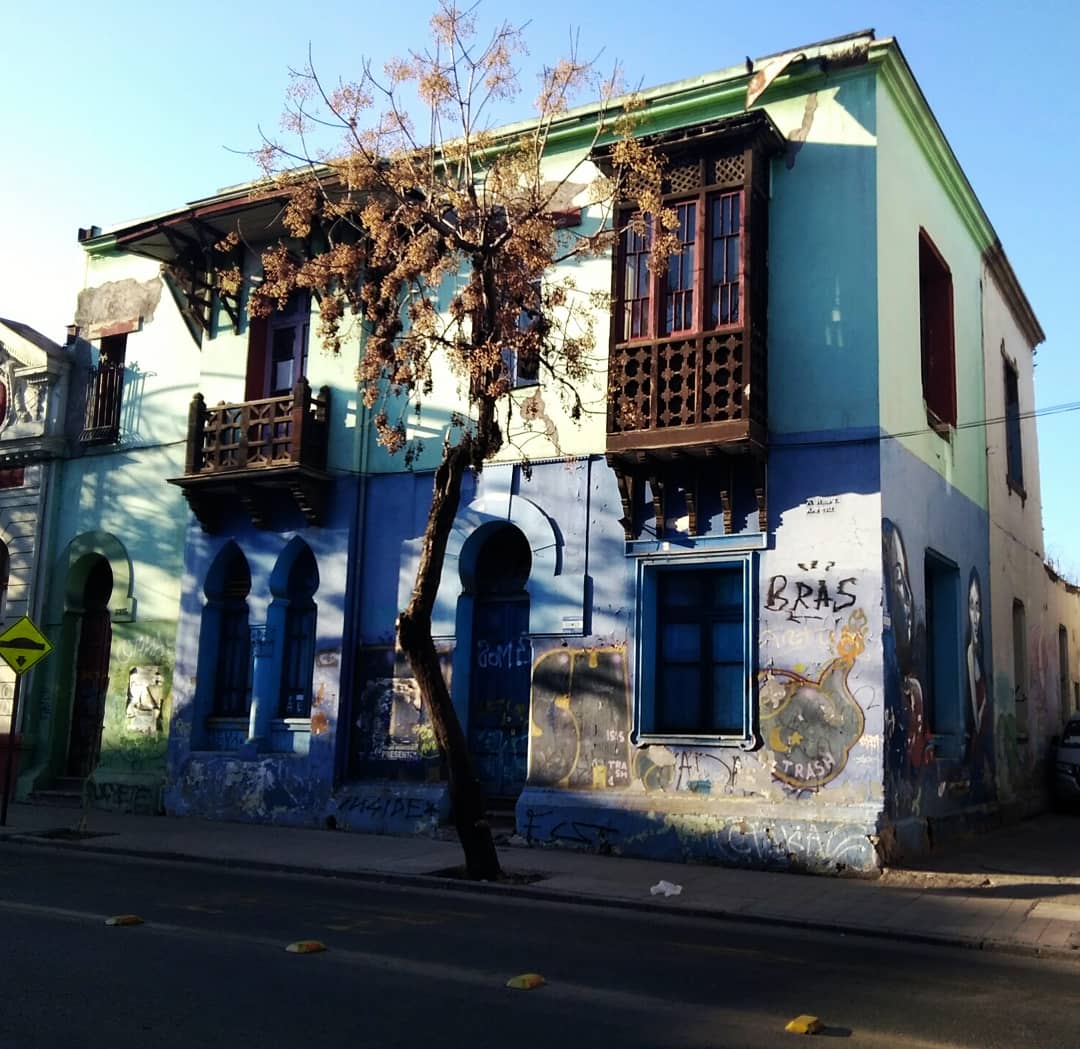 AdobeTierra's tweet photo. Estudiando nuevos casos de rehabilitación patrimonial en Barrio Yungay #casadeadobe #incendio #naitun #restauracionpatrimonial #centrocultural #adobepatrimonial https://t.co/73oa6D8blO
