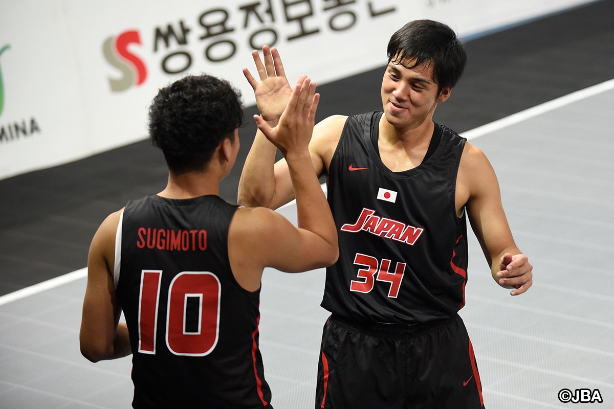 JAPANBASKETBALL's tweet photo. アジア競技大会：#AkatsukiFive 女子日本代表は8/26(日)18時より準々決勝カザフスタン戦が決定。
現在首位に立つ3x3男子日本代表は本日GAME DAY！
「カタールもシリアも大きいので重要な試合になる」長谷川コーチ
18:00 日本vsカタール
19:30 日本vsシリア
📃試合速報→https://t.co/O8WIqW4VHu https://t.co/h8Qy6RYrR5
