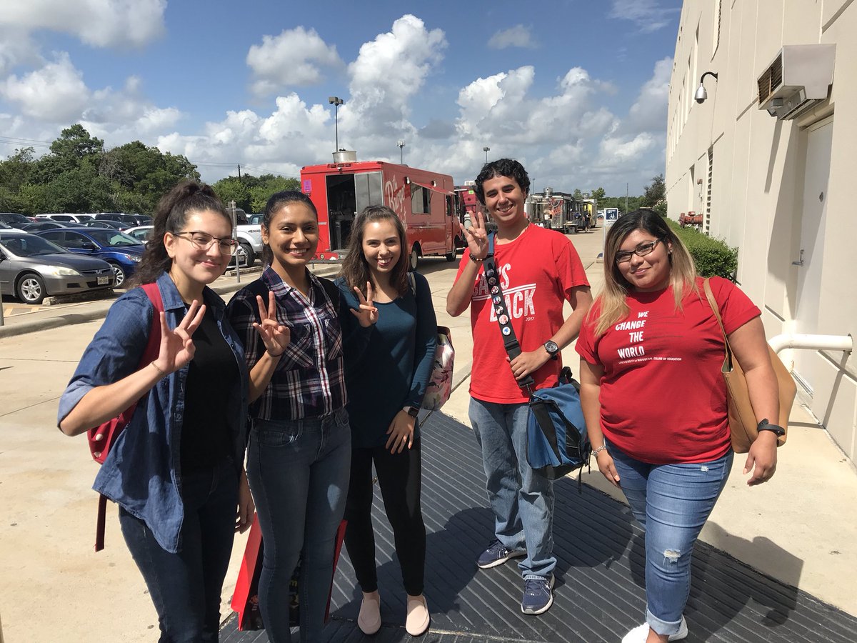 EveMartin3z's tweet photo. #MLJobAlike #LatePost Thanks to all Bilingual, DL & ESL teachers (plus @UHCOE student teachers) that came out to learn best practices for our ELs the past two Wednesdayโs!#YouRock I also gained something new on my resume ๐ #officialfoodtruckcoordinator thanks @NikaHarrell ๐ค๐๐ผ https://t.co/BpzDmeQDfO