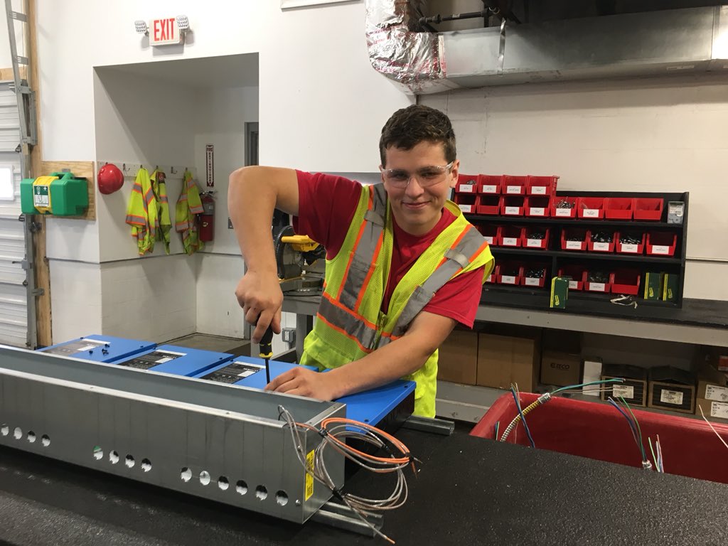 CTCLiveWire's tweet photo. CCTC Electricity students working hard at Davis and Green  Electric. Go and get that Journeyman’s Card young men. Thank you D&amp;G for investing in the future. @DavisAndGreen @DeshelmanCTE @Dr_Eckert_CTE https://t.co/FVOaC1w40E