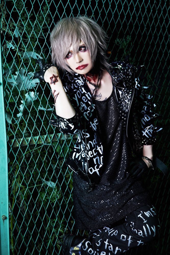visunavi's tweet photo. 本日のライヴ(8/24)🎸HOLIDAY SHINJUKU

🔶KiTELA Records presents 「魔女狩り vol.5」
🔷ユメリープ(ゲスト) / ごるさが(ゲスト) / Re:move / DAYDALA / 死ニタガリ / 血舐めゆる。 / NOKUTO / モンダイジ！

🕰️16:00/16:30
会場📞03-5292-0591
📌https://t.co/vWhqp7TRDx https://t.co/W94oo9X2Yj