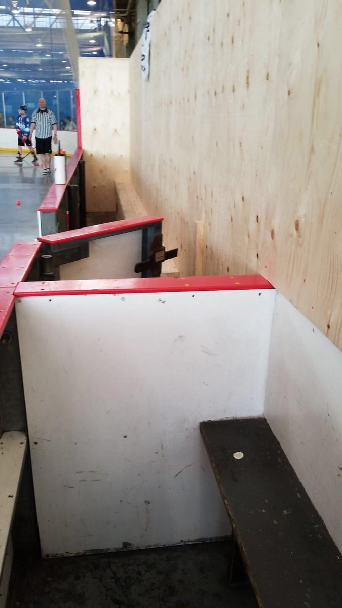 dannydicenrg's tweet photo. @CanBallHockey this is what we get for playing in the fall / winter seasons. Unacceptable. Fix Ontario. #Premier #FallSeason #ProperFacility #SmallChangerooms #ColdShowers #SmallBenches #GateFees https://t.co/r7dj4PY3Ar