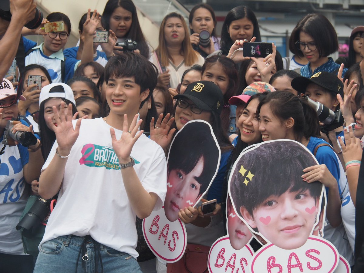 พิธีบวงสรวงละคร Two Brothers ที่ศาลพระพิฆเนศ ลานหน้าห้างเซ็นทรัลเวิลด์ #2Brothers #บาสเด็กอ้วนที่แท้จริง #SBFIVE #fanster