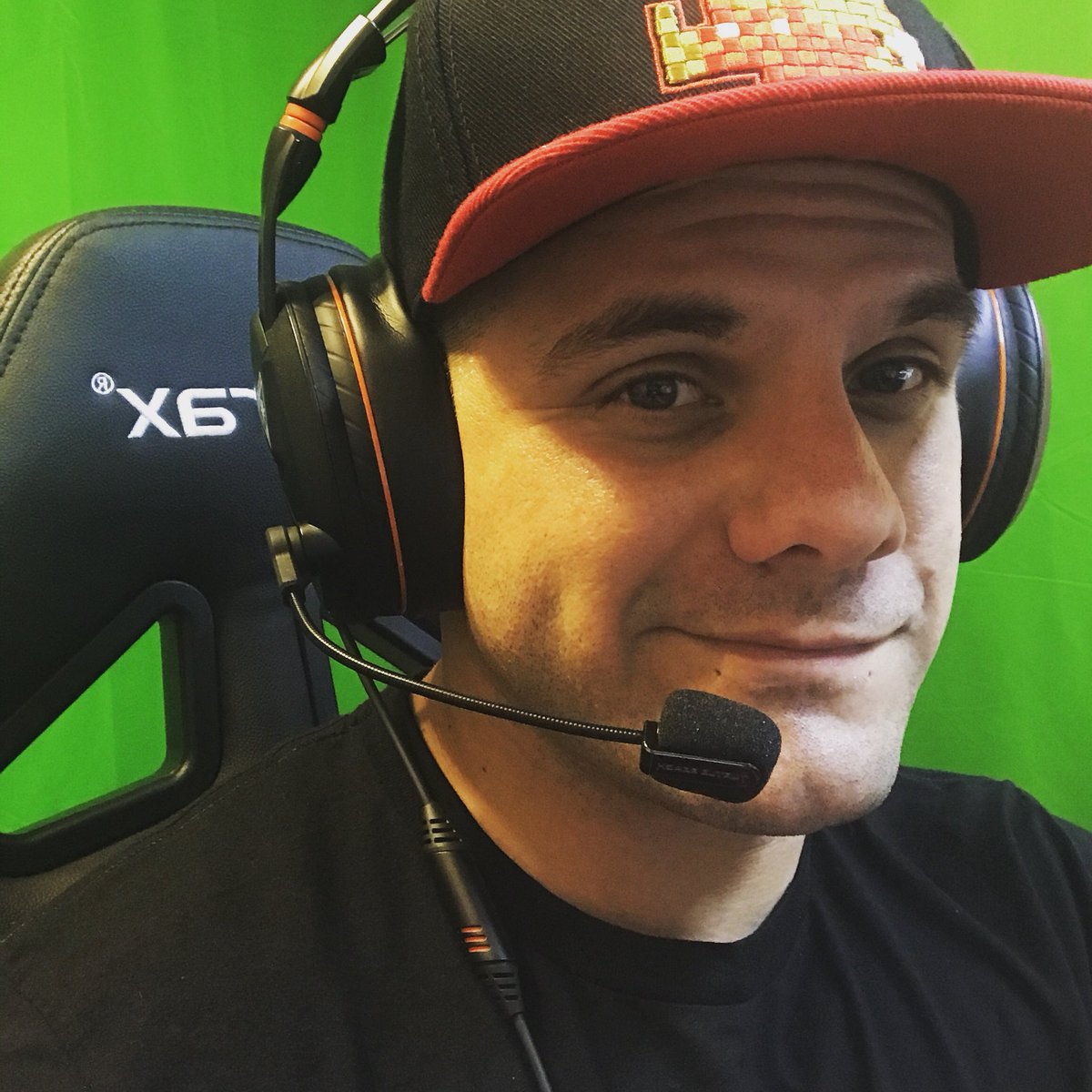Mi5taClean's tweet photo. Live with the Crew On @watchmixer
www.Mixer,com/Mi5taClean
#Mi5taClean #CleansCrew #mdpgaming #insanelabz #insanelabzambassador #insanefocusgg #fortnite #xboxone #turtlebeach #elgatogaming #logitechgaming #gunnaroptiks https://t.co/vFbKmVl32D