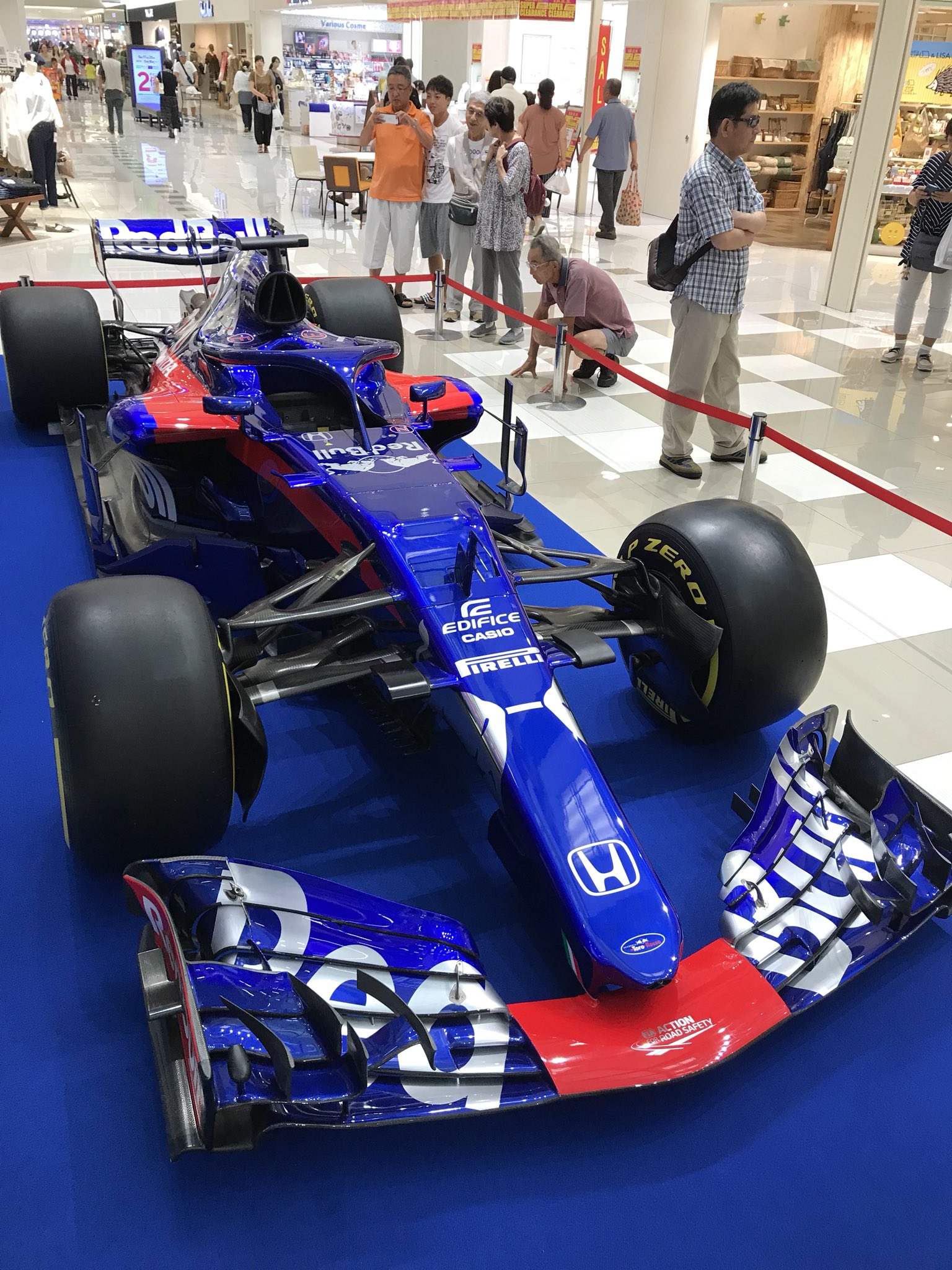 ギーク504 ｺﾃｺﾃﾚｰｼﾝｸﾞf1ﾁｰﾑ なんて綺麗なマシンだと思う F1jp トロロッソ 鈴鹿イオン ベルシティ T Co E6gbkudjou Twitter