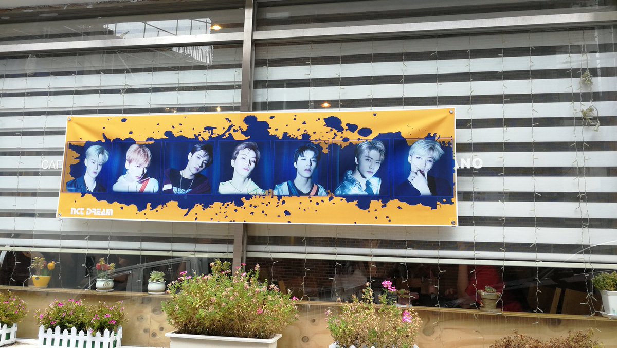 JenoBar0423's tweet photo. Start today 12:30pm, come to CAFE MURANO~ JENOBAR will offer 20 cups of FREE ice Americano😍.  ❗Just show me any of your OFFICIAL JENO album cards:)
( It's raining outside😭be careful guys!) https://t.co/nk8T9vmmKU