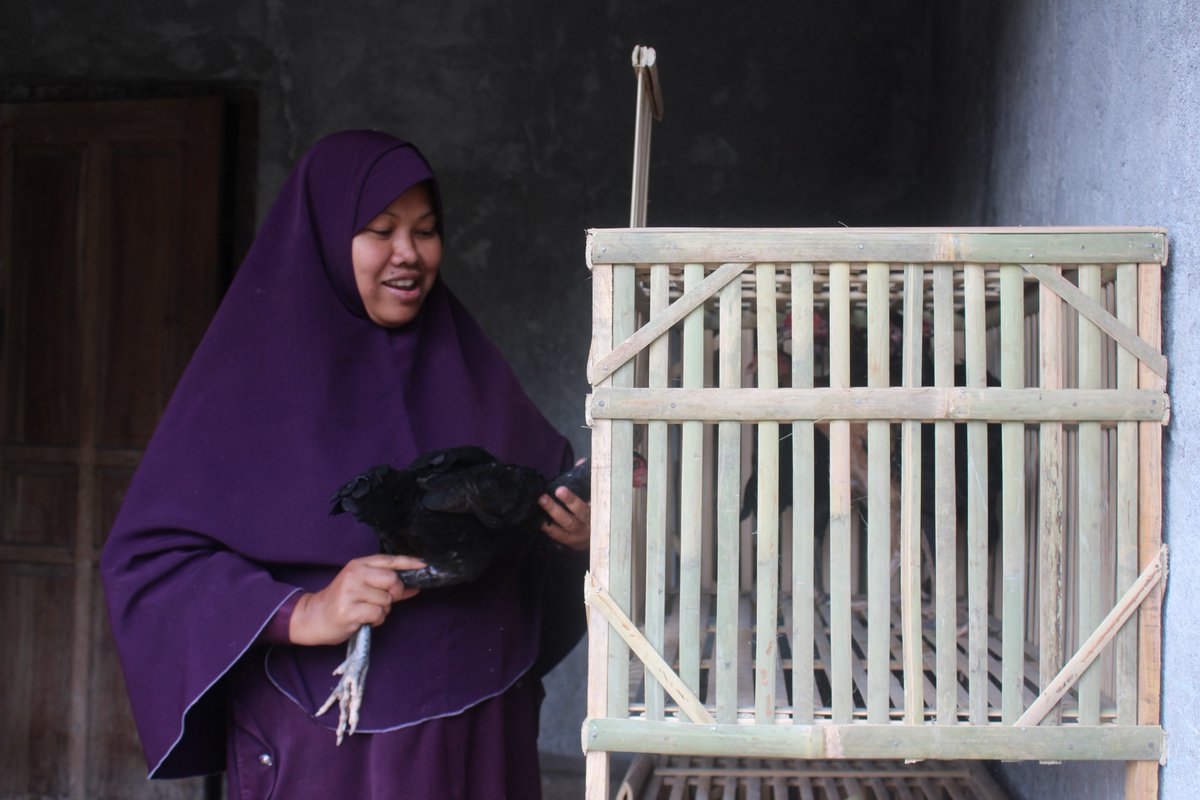 pryakkum's tweet photo. Productive activity is important for people with #psychosocial #disability (PwPD). It helps them maintain their #mentalhealth. With this start-up kits, Umi (wearing purple veil), a PwPD, can have a sustained productive activity that supports her #mental health stability. https://t.co/O4Suj1fCRC